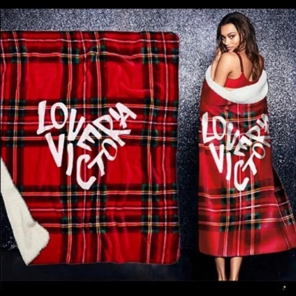 Victoria’s Secret Sherpa Blanket Plaid New